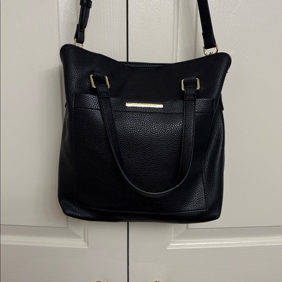 Steve Madden Black Leather crossbody Bag 12 inch across 11 inch down 3 inch wide - Picture 1 of 7